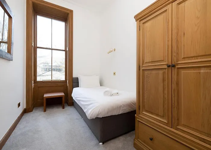 Апартаменты Joivy Spacious Near The Meadows Эдинбург