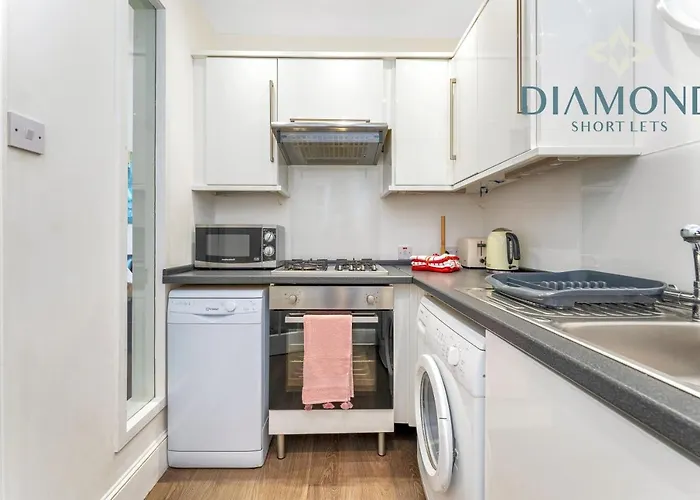 Spacious 1 Bed Ground Floor With Garden דירה