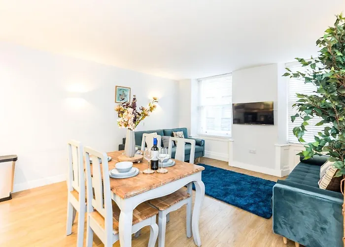 Luxury Modern 3 Bedroom In Centre Edinburgh