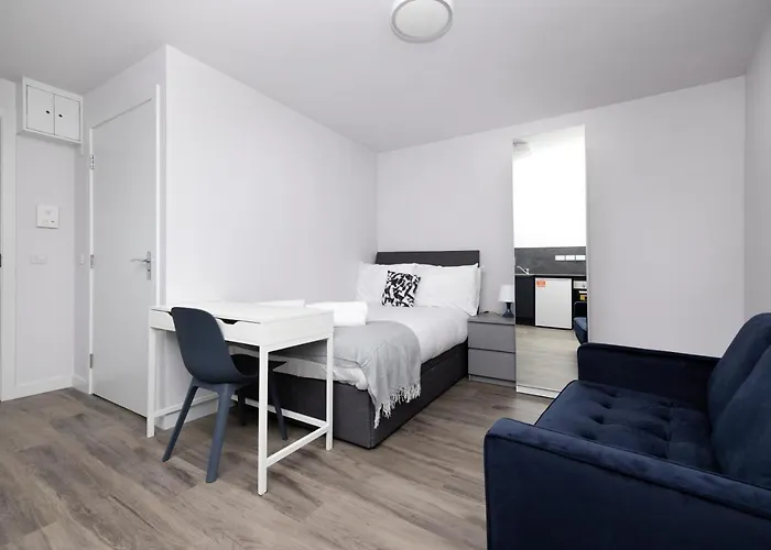 Altido Elegant Near The Meadows Apartament