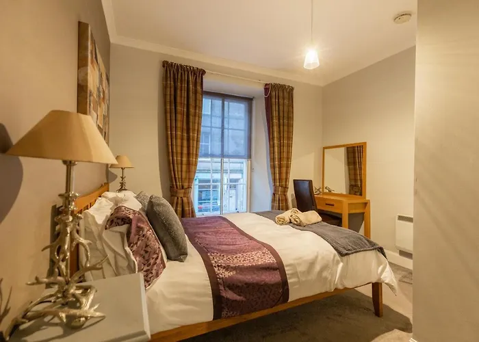 Two Bedroom Within Walking Distance To Centre *