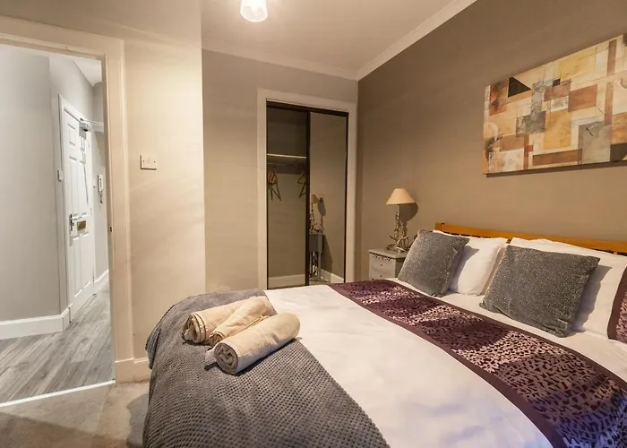 Two Bedroom Within Walking Distance To Centre * Edimburgo