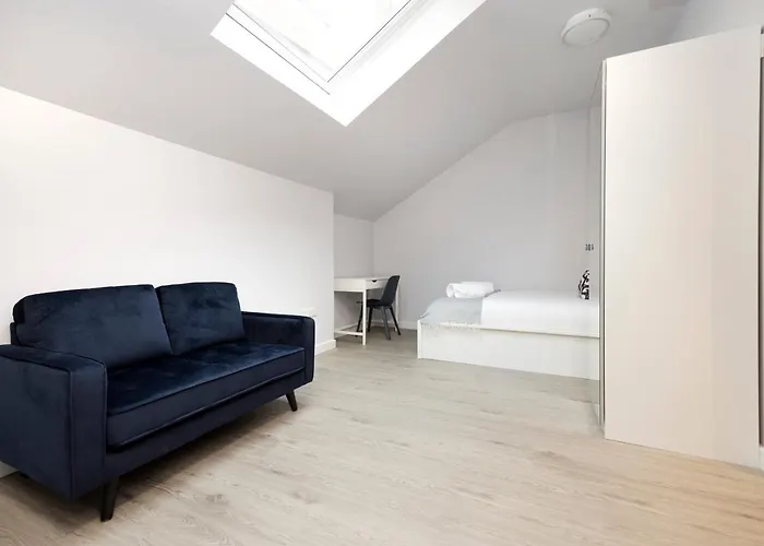 Altido Elegant Near The Meadows Apartament