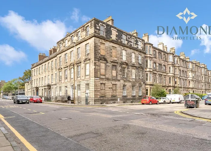 Spacious 1 Bed Ground Floor With Garden דירה *