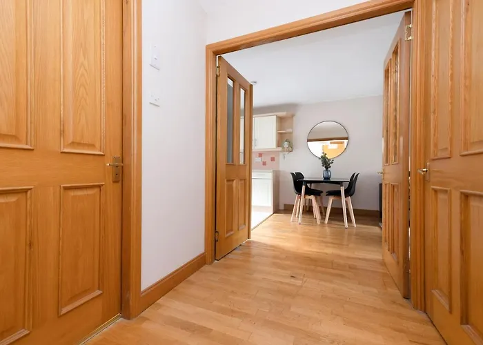 Joivy Bright And Cosy Flat Near The Scotland Gallery Edimburgo