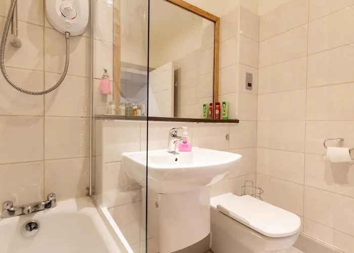 Two Bedroom Within Walking Distance To Centre * Edimburgo