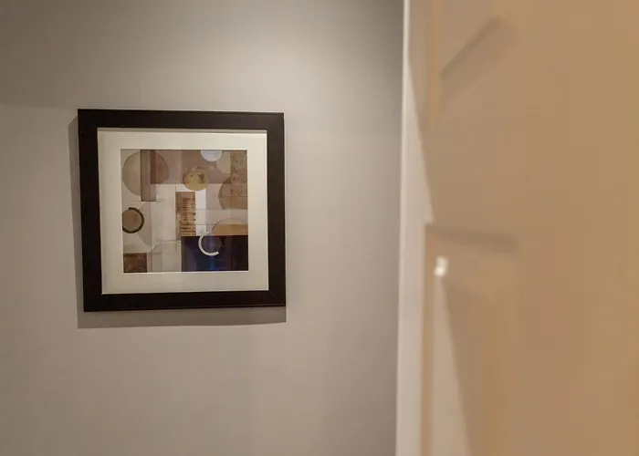 Two Bedroom Within Walking Distance To Centre *