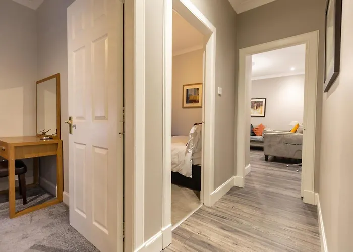 Two Bedroom Within Walking Distance To Centre * Edimburgo