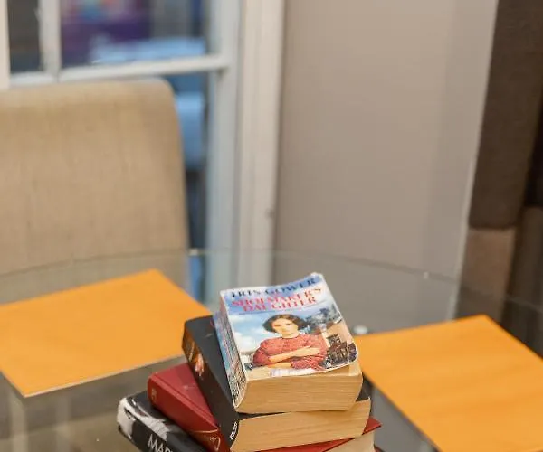 Two Bedroom Within Walking Distance To Centre *