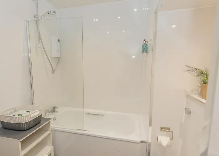 New 3-bedroom Close To Centre شقة *