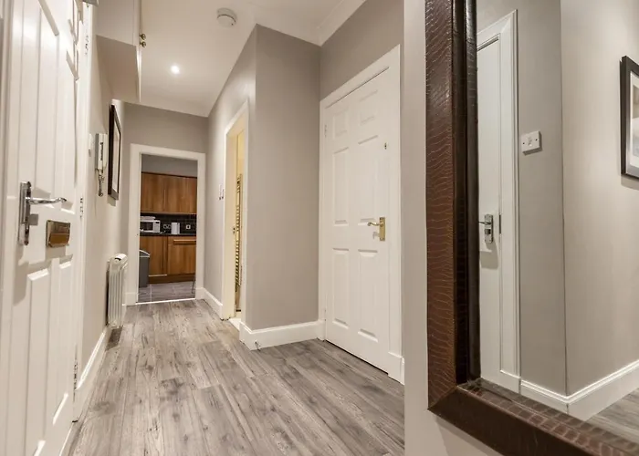 Two Bedroom Within Walking Distance To Centre