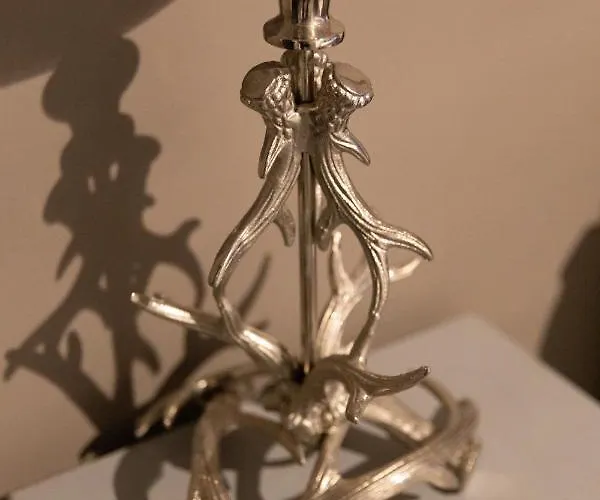 Two Bedroom Within Walking Distance To Centre