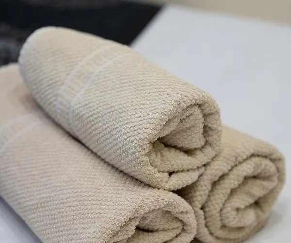 New 3-bedroom Close To Centre شقة