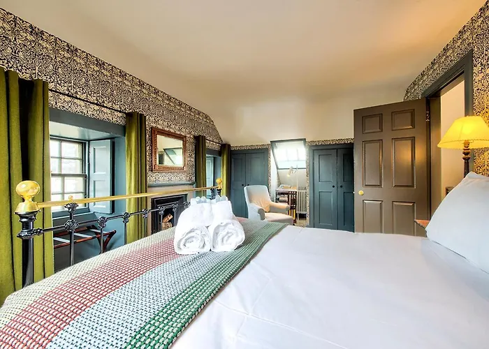 The Rock House - Main House Apartment