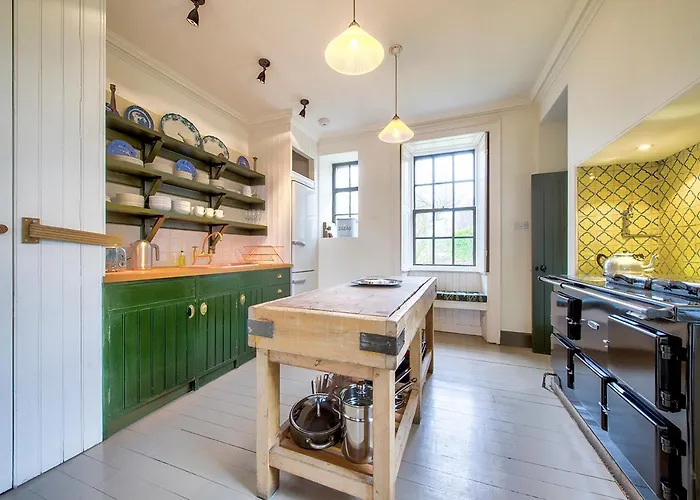 The Rock House - Main House Apartment *