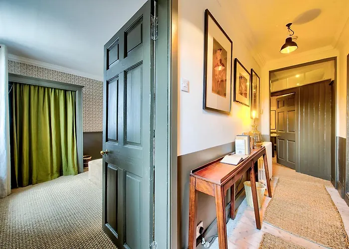 The Rock House - Terrace - In Heart Of The Apartment Edinburgh