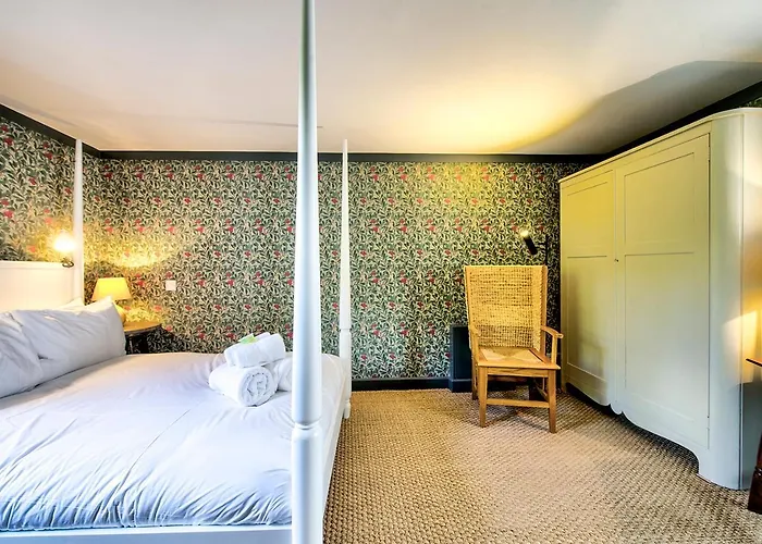 Rock House - Photographer's - Historic Gem In The Heart Of The