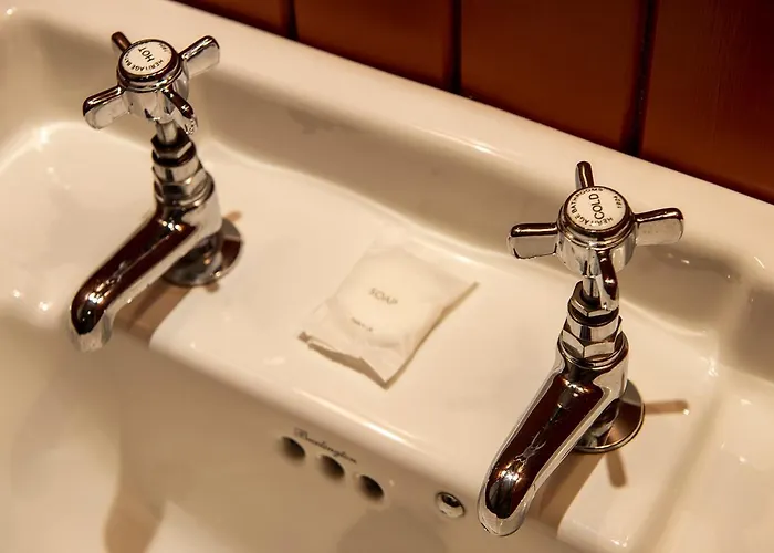 Rock House - Photographer's - Historic Gem In The Heart Of The