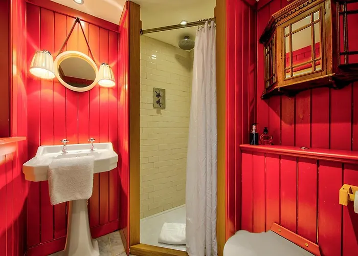 Rock House - Photographer's - Historic Gem In The Heart Of The