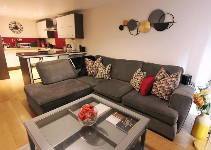 Spacious 2 Bed, 2 Bath -the Shore, Leith شقة *