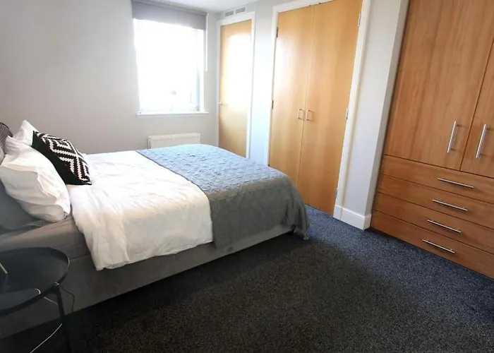 Spacious 2 Bed, 2 Bath -the Shore, Leith *