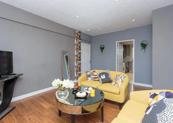 Gorgeous 3-bed Flat, 15 Minutes To Centre *