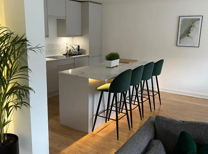 Lux 2 Bedroom Ground Floor Apartment Edinburgh