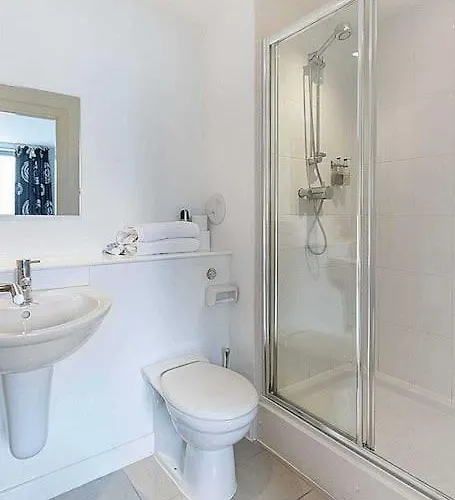 Modern 2 Bed With Stunning Seaside View Διαμέρισμα *