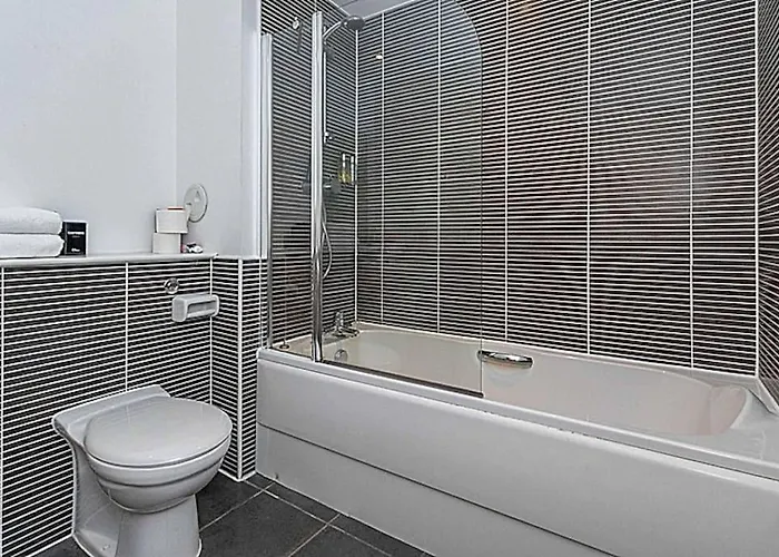 Modern 2 Bed With Stunning Seaside View *