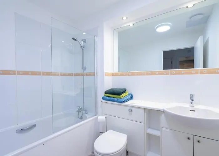 Pilrig Flat: A Lovely 5-bed With A Lift Διαμέρισμα *