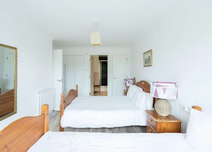 Pilrig Flat: A Lovely 5-bed With A Lift