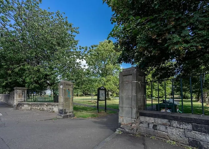 Pilrig Flat: A Lovely 5-bed With A Lift