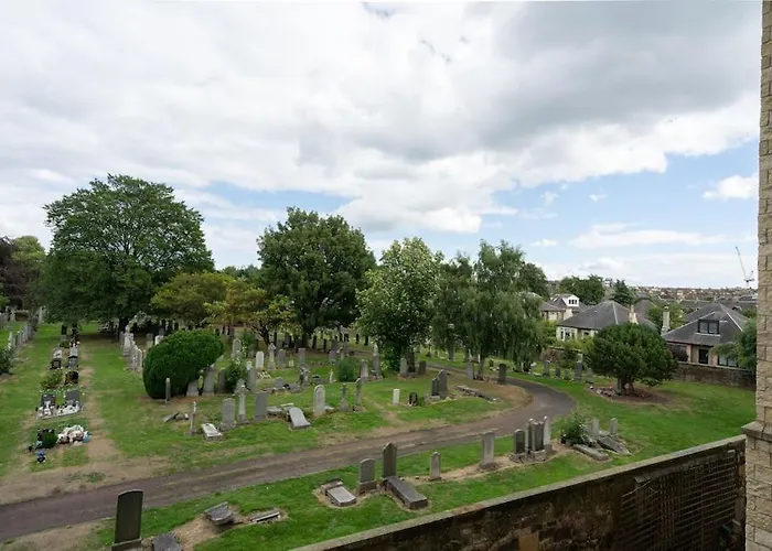 Pilrig Flat: A Lovely 5-bed With A Lift