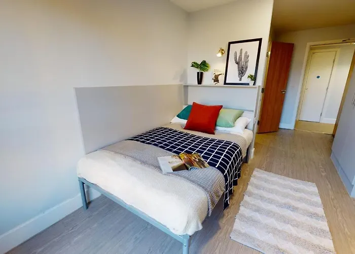 And Ensuite Bedrooms With Shared Kitchen At Fountainbridge In Appartement Édimbourg