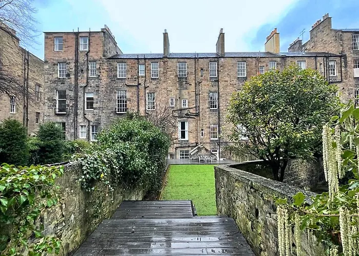 2bed, Private Garden & Fireplace, Near Water Of Leith
