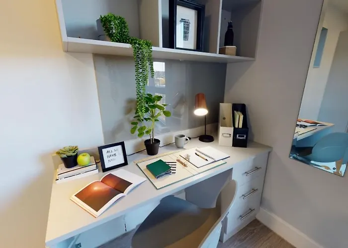 And Ensuite Bedrooms With Shared Kitchen At Fountainbridge In Appartement Édimbourg