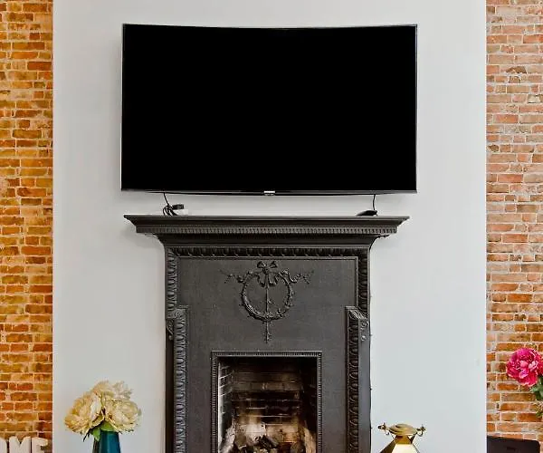 Exquisite & Lively With Fireplace & Panoramic Views