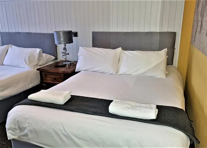 מלון 48 Gilmore Place Residences