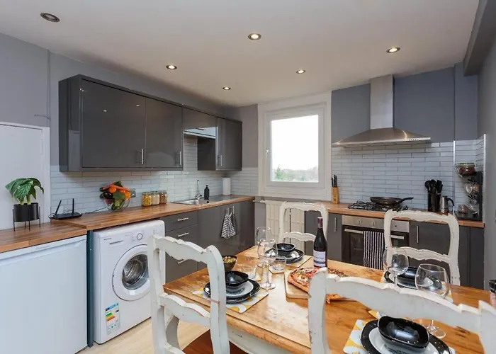 Gorgeous 3-bed Flat, 15 Minutes To Centre *
