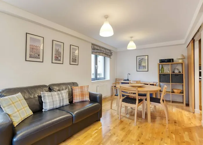 Apartment *amazing Location!*in Heart Of The City. 2br & Cot Edinburgh