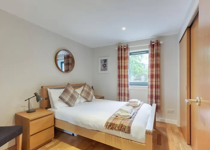 *amazing Location!*in Heart Of The City. 2br & Cot Apartment