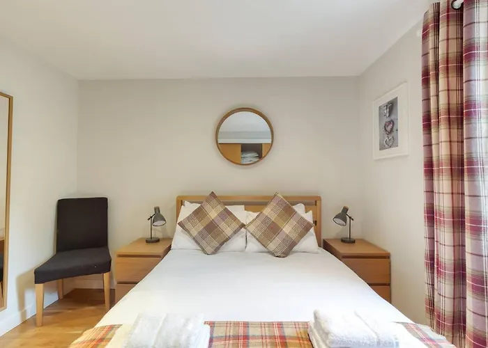 *amazing Location!*in Heart Of The City. 2br & Cot * Edinburgh