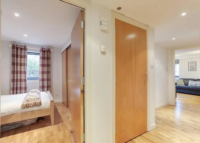 *amazing Location!*in Heart Of The City. 2br & Cot Apartment Edinburgh