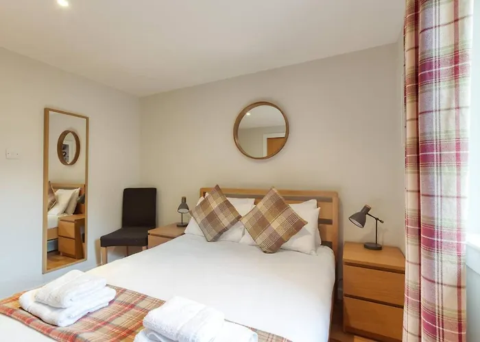 *amazing Location!*in Heart Of The City. 2br & Cot * Edinburgh