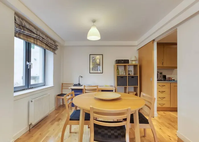 *amazing Location!*in Heart Of The City. 2br & Cot Apartment