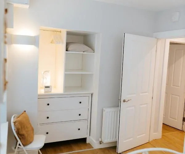 Luxury Modern 3 Bedroom In Centre *