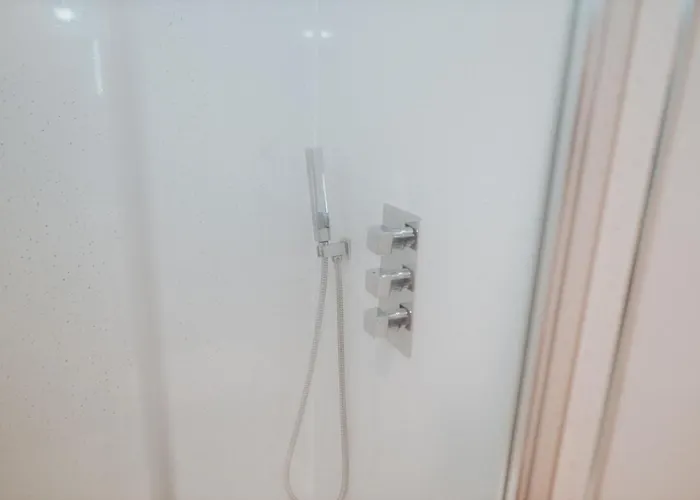 Luxury Modern 3 Bedroom In Centre