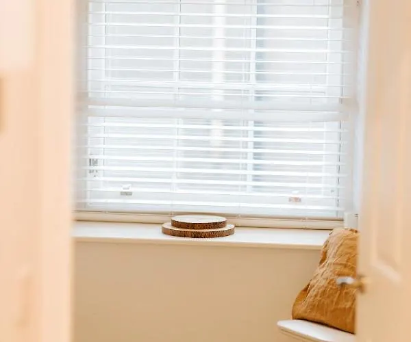 Luxury Modern 3 Bedroom In Centre *