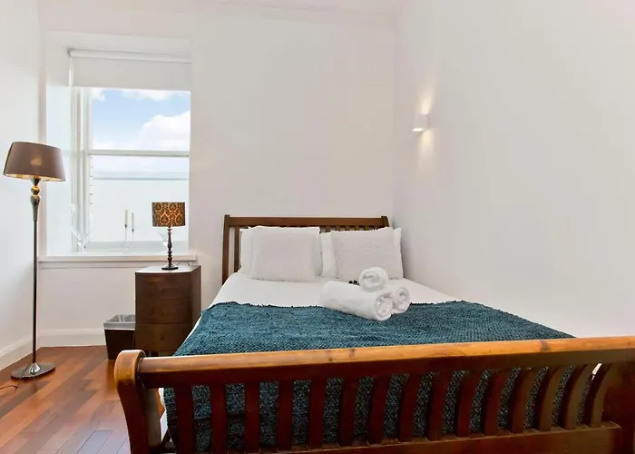 דירה Exquisite & Lively With Fireplace & Panoramic Views