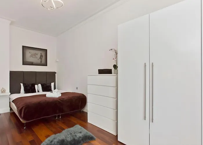 Exquisite & Lively With Fireplace & Panoramic Views *